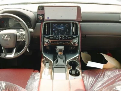2025 Lexus LX600 3.5-liter twin-turbo V6 Petrol Engine White Red SUV GCC Specs Automatic