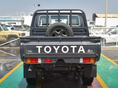 2024 Toyota Land Cruiser Pick Up 4.0 Litres V6 Petrol Engine Double Cabin AT Grey Beige GCC Specs
