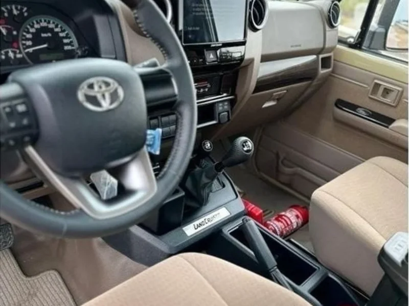 2024 Toyota Land Cruiser 79 Pick Up 4.0 Litres V6 Petrol Engine SIngle Cabin Beige Brown GCC Specs