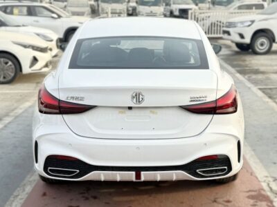 2025 MG 5 MG5 1.5 Litres 4 Cylinders Petrol Engine White Black Sedan Chinese Specs Automatic