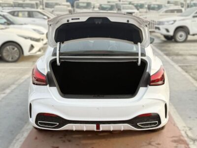 2025 MG 5 MG5 1.5 Litres 4 Cylinders Petrol Engine White Black Sedan Chinese Specs Automatic