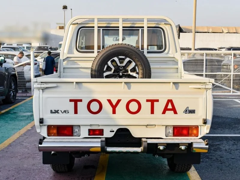 2024 Toyota Land Cruiser Pick Up 4.0 Litres V6 Petrol Engine Double Cabin AT White Tan GCC Specs