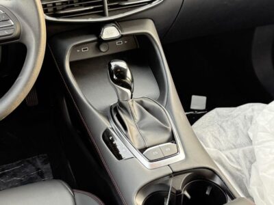 2025 MG 5 MG5 1.5 Litres 4 Cylinders Petrol Engine White Black Sedan Chinese Specs Automatic