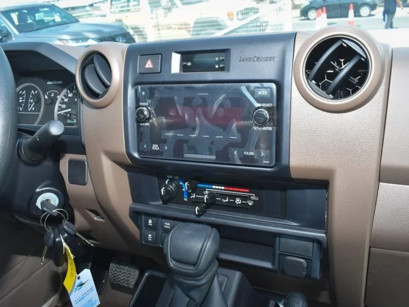 2024 Toyota Land Cruiser Pick Up 4.0 Litres V6 Petrol Engine Single Cabin AT White Beige GCC Specs