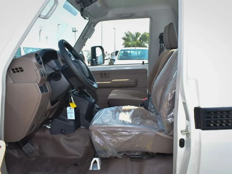 2024 Toyota Land Cruiser Pick Up 4.0 Litres V6 Petrol Engine Single Cabin AT White Beige GCC Specs