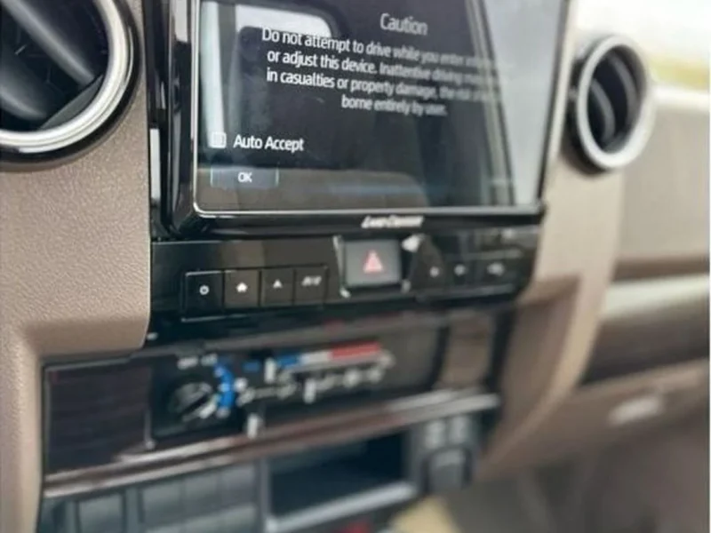 2024 Toyota Land Cruiser 79 Pick Up 4.0 Litres V6 Petrol Engine SIngle Cabin Beige Brown GCC Specs