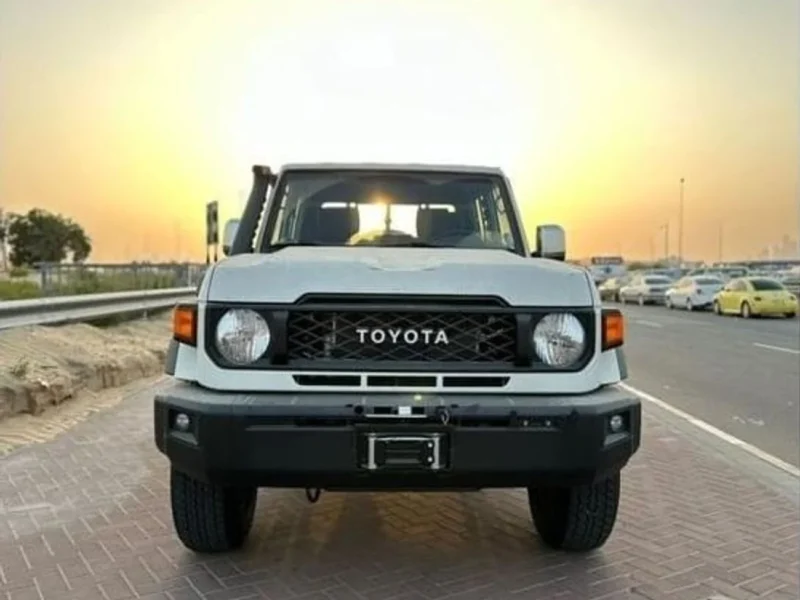 2024 Toyota Land Cruiser Pick Up 79 4.0 Litres V6 Petrol Engine Double Cabin AT White Tan GCC Specs