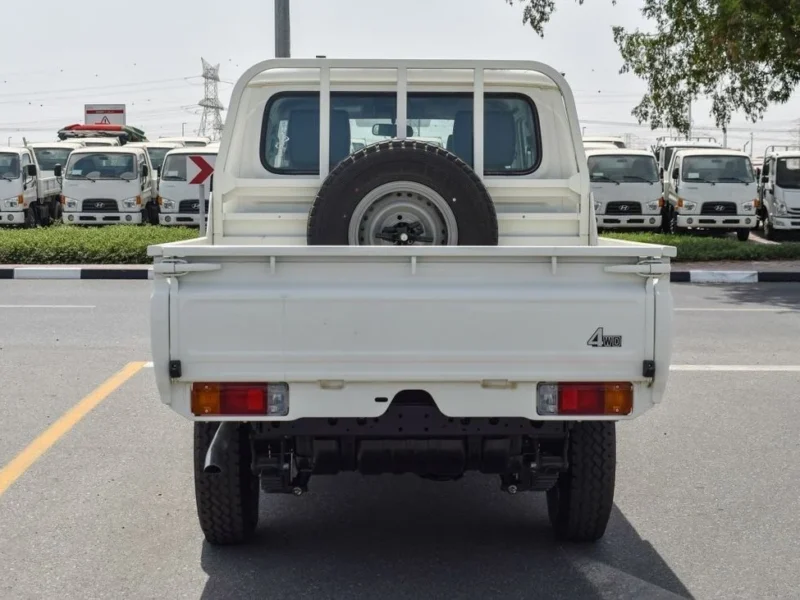 2024 Toyota Land Cruiser Pick Up 4.2 Litres V6 Diesel Engine Double Cabin Manual White Grey