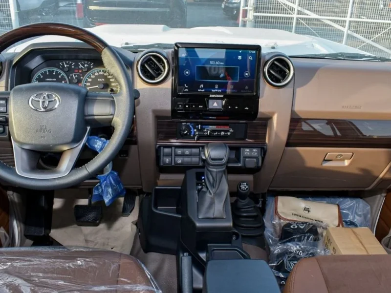 2024 Toyota Land Cruiser Pick Up 4.0 Litres V6 Petrol Engine Double Cabin AT White Tan GCC Specs