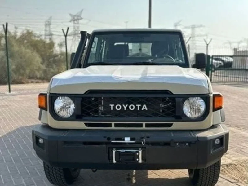 2024 Toyota Land Cruiser 79 Pick Up 4.0 Litres V6 Petrol Engine Double Cabin Beige Brown GCC Specs AT