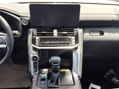 2026 Toyota Land Cruiser LC300 VX 3.5 Litres 6 Cylinders Petrol Engine White Black SUV
