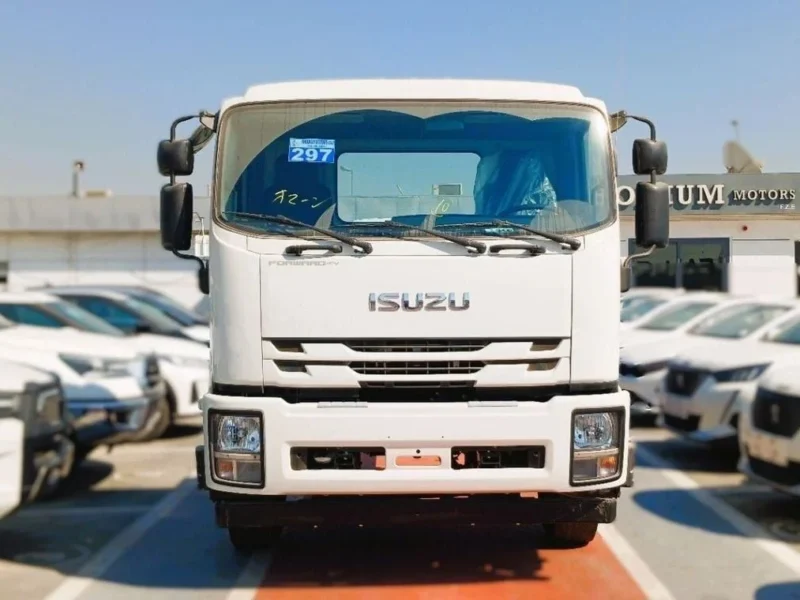 2025 Isuzu FVR 18 TON Chassis 4x2 7.79-liter 6-cylinder Diesel Engine White Black Truck GCC