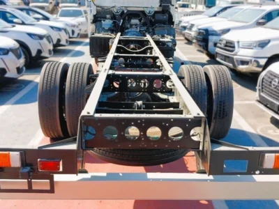 2025 Isuzu FVR 18 TON Chassis 4x2 7.79-liter 6-cylinder Diesel Engine White Black Truck GCC