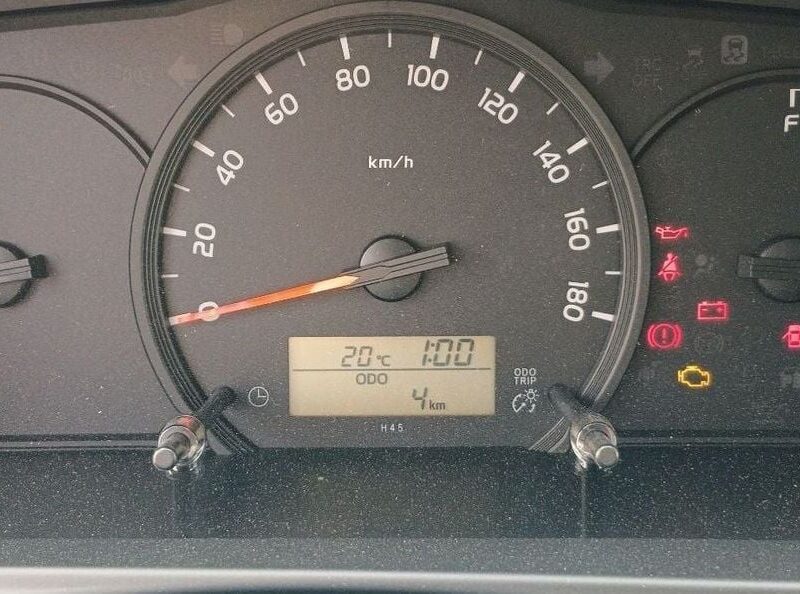 2025 Toyota HiAce Standard Roof 2.5 Litres 4 Cylinders Diesel Engine MT White Grey Van
