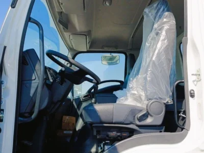 2025 Isuzu FVR 18 TON Chassis 4x2 7.79-liter 6-cylinder Diesel Engine White Black Truck GCC