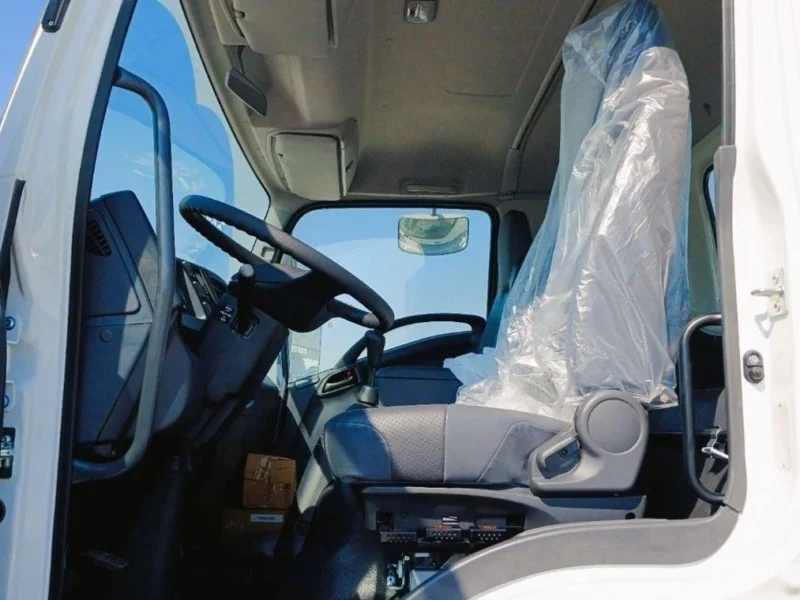 2025 Isuzu FVR 18 TON Chassis 4x2 7.79-liter 6-cylinder Diesel Engine White Black Truck GCC
