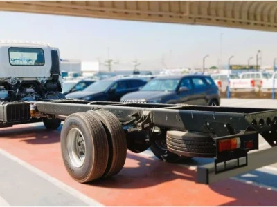 2025 Isuzu FVR 18 TON Chassis 4x2 7.79-liter 6-cylinder Diesel Engine White Black Truck GCC