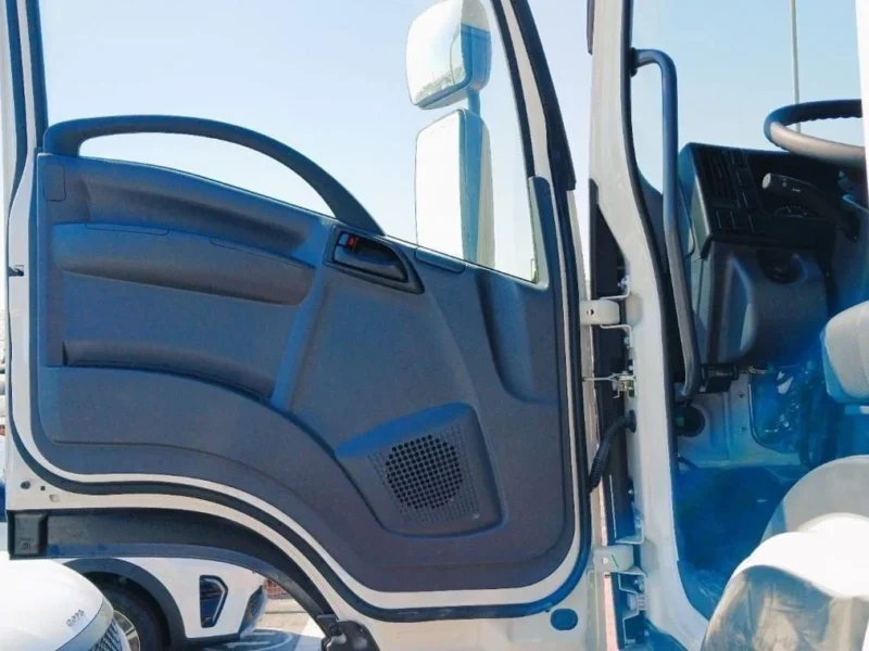 2025 Isuzu FVR 18 TON Chassis 4x2 7.79-liter 6-cylinder Diesel Engine White Black Truck GCC