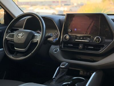2023 TOYOTA HIGHLANDER GLE HYBRID 2.5 Litres V4 Engine Grey SUV GCC Specs