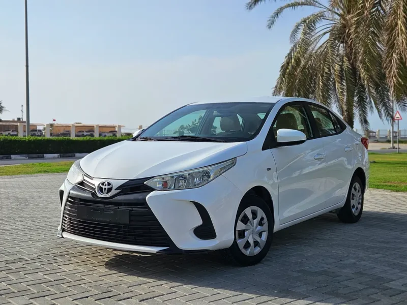 2022 Toyota Yaris SE 1.5 Litres 4 Cylinders Petrol Engine White Beige Sedan GCC Specs