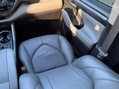 2023 TOYOTA HIGHLANDER GLE HYBRID 2.5 Litres V4 Engine Grey SUV GCC Specs