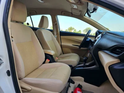 2022 Toyota Yaris SE 1.5 Litres 4 Cylinders Petrol Engine White Beige Sedan GCC Specs