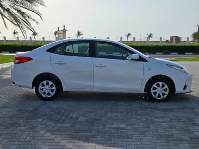 2022 Toyota Yaris SE 1.5 Litres 4 Cylinders Petrol Engine White Beige Sedan GCC Specs