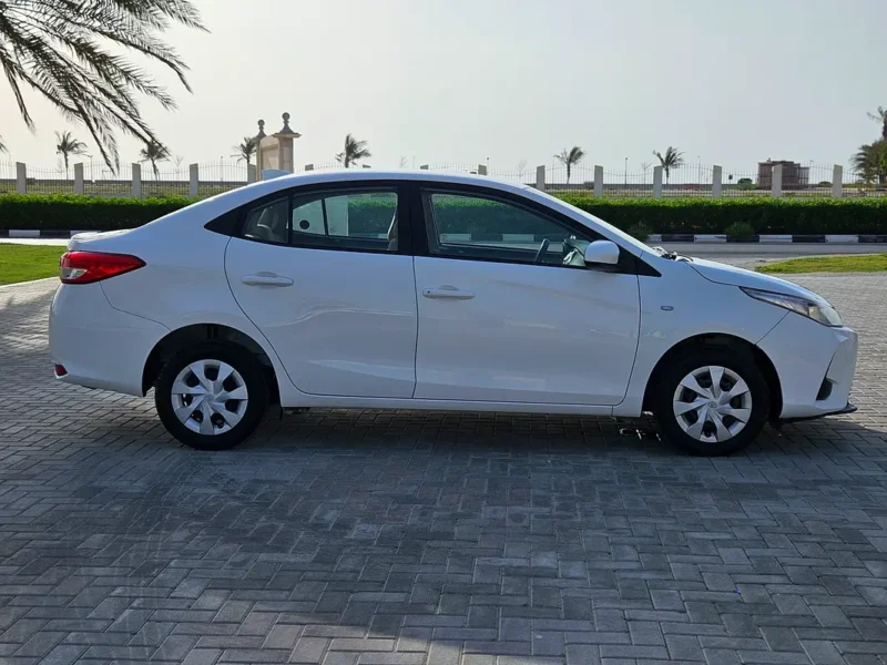2022 Toyota Yaris SE 1.5 Litres 4 Cylinders Petrol Engine White Beige Sedan GCC Specs