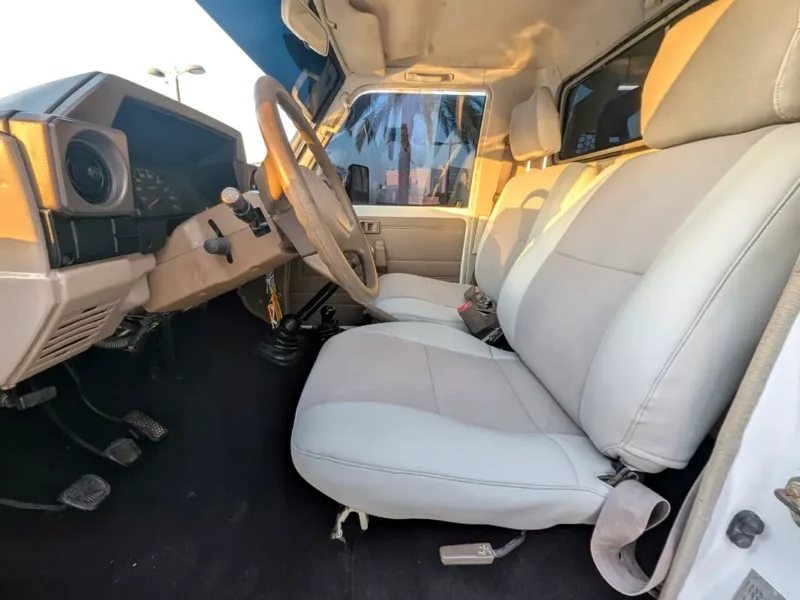 2000 Toyota Land Cruiser 70 Series LC 79 LX 4.2 6 Cylinders Diesel Engine White Grey Pickup