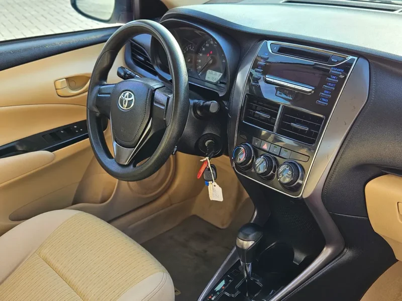 2022 Toyota Yaris SE 1.5 Litres 4 Cylinders Petrol Engine White Beige Sedan GCC Specs