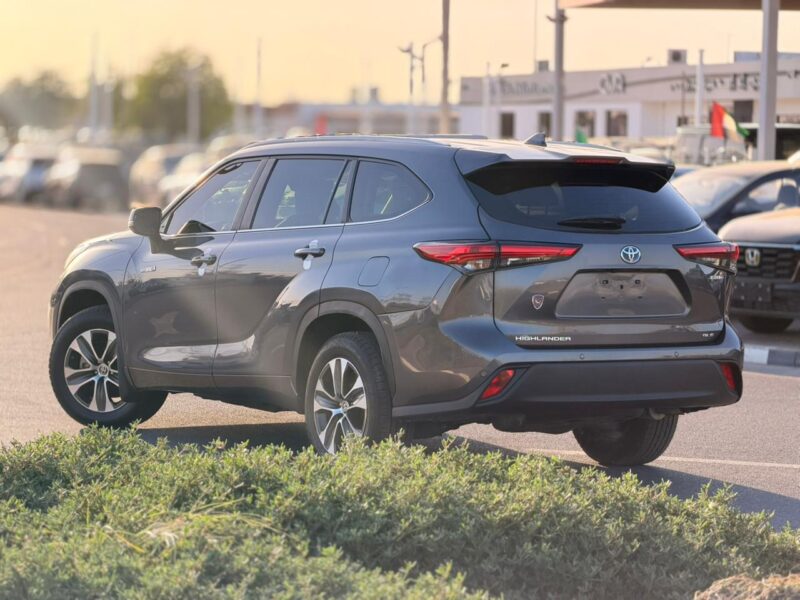 2023 TOYOTA HIGHLANDER GLE HYBRID 2.5 Litres V4 Engine Grey SUV GCC Specs