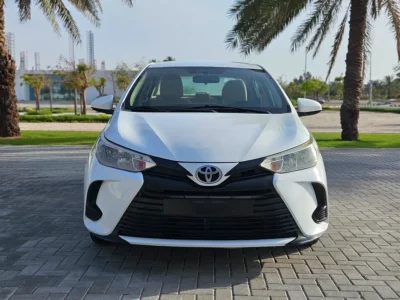 2022 Toyota Yaris SE 1.5 Litres 4 Cylinders Petrol Engine White Beige Sedan GCC Specs