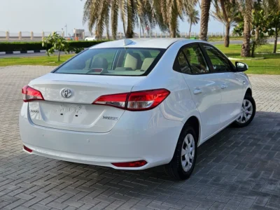 2022 Toyota Yaris SE 1.5 Litres 4 Cylinders Petrol Engine White Beige Sedan GCC Specs