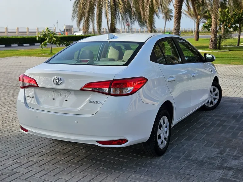 2022 Toyota Yaris SE 1.5 Litres 4 Cylinders Petrol Engine White Beige Sedan GCC Specs