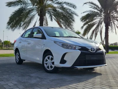 2022 Toyota Yaris SE 1.5 Litres 4 Cylinders Petrol Engine White Beige Sedan GCC Specs