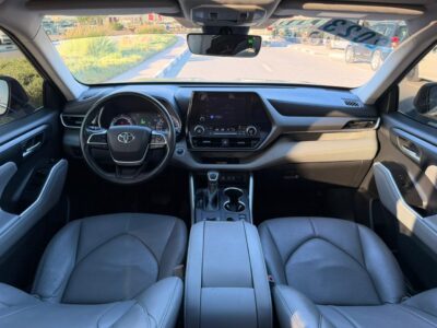 2023 TOYOTA HIGHLANDER GLE HYBRID 2.5 Litres V4 Engine Grey SUV GCC Specs