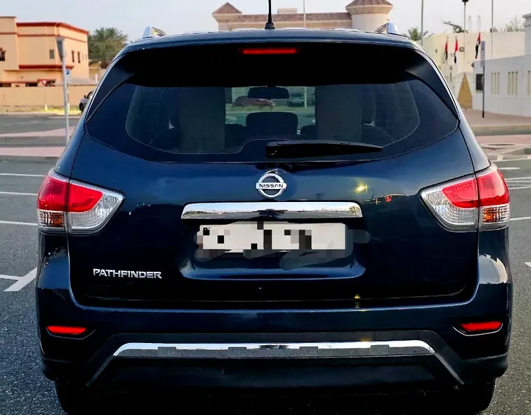 2015 Nissan Pathfinder SV 6 Cylinders Petrol Engine Black Beige SUV GCC Specs
