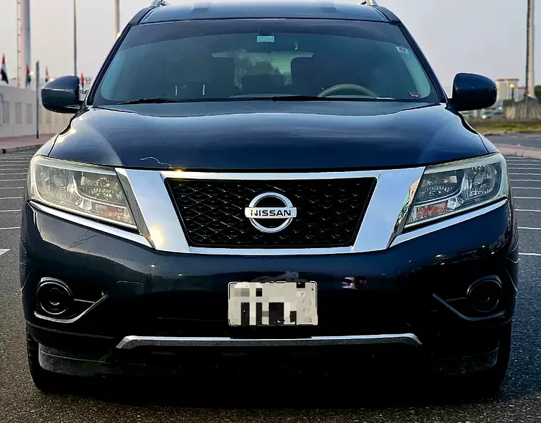 2015 Nissan Pathfinder SV 6 Cylinders Petrol Engine Black Beige SUV GCC Specs