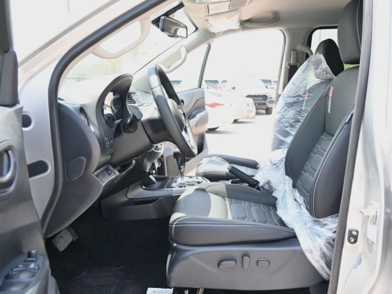 2025 NISSAN NAVARA 2.5L 4 Cylinder DIESEL Engine PRO4X 4X4 Silver Black Pickup DC