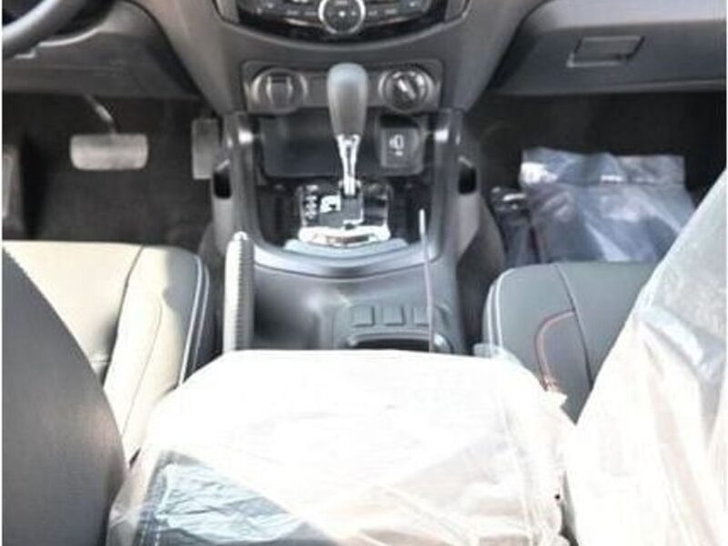 2025 NISSAN NAVARA 2.5L 4 Cylinder DIESEL Engine PRO4X 4X4 White Black Pickup DC