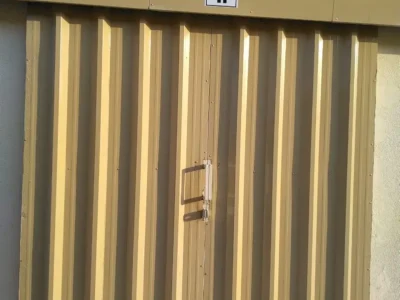 CLEAN STORAGE WAREHOUSE WITH WASHROOM ON GROUND