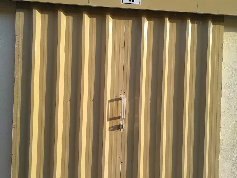 CLEAN STORAGE WAREHOUSE WITH WASHROOM ON GROUND