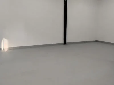 CLEAN STORAGE WAREHOUSE WITH WASHROOM ON GROUND