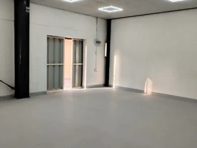 CLEAN STORAGE WAREHOUSE WITH WASHROOM ON GROUND