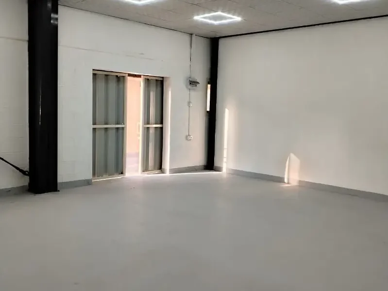 CLEAN STORAGE WAREHOUSE WITH WASHROOM ON GROUND