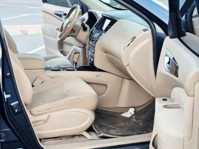 2015 Nissan Pathfinder SV 6 Cylinders Petrol Engine Black Beige SUV GCC Specs