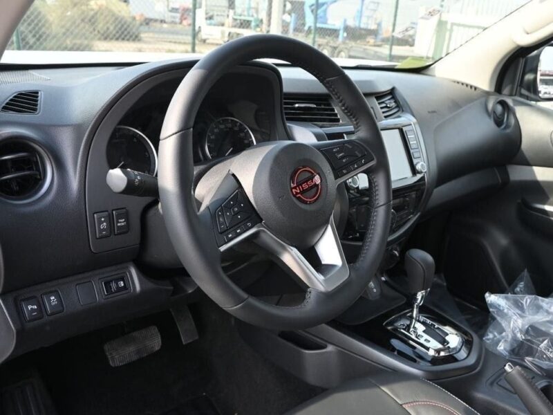 2025 NISSAN NAVARA 2.5L 4 Cylinder DIESEL Engine PRO4X 4X4 White Black Pickup DC