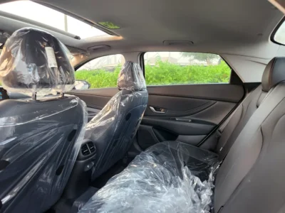 2025 Hyundai Elantra 4 Cylinders Petrol Engine White Black Sedan Chinese Specs Automatic