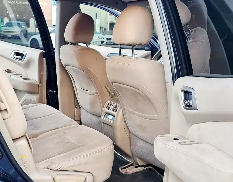 2015 Nissan Pathfinder SV 6 Cylinders Petrol Engine Black Beige SUV GCC Specs