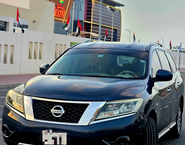 2015 Nissan Pathfinder SV 6 Cylinders Petrol Engine Black Beige SUV GCC Specs
